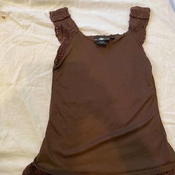 Ultra cute! Crochet sleeveless sweater top - Picture 10 of 11